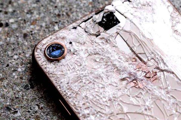 Cambiare il vetro posteriore dell’iPhone 8 costa più del display
