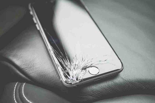 Nuovo bug su iOS 11, manda in crash iPhone e iMessage e altre app.