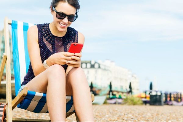 Accessori utili per lo smartphone in estate