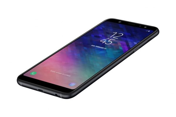 Il Galaxy A6+, tra i nuovi smartphone di fascia media