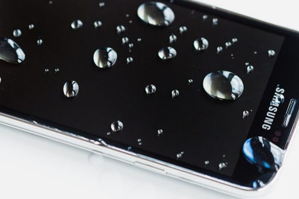 Quali sono gli smartphone resistenti all’acqua?