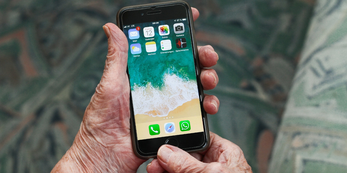 Gli smartphone più adatti ai nonni